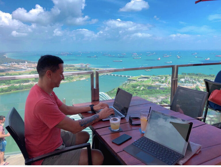 Digianl nomad working in Singapore